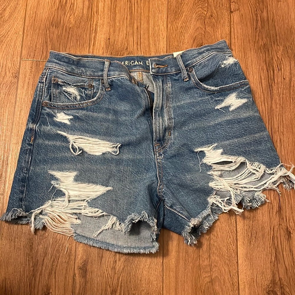 Highest rise 90’s boyfriend short size 6